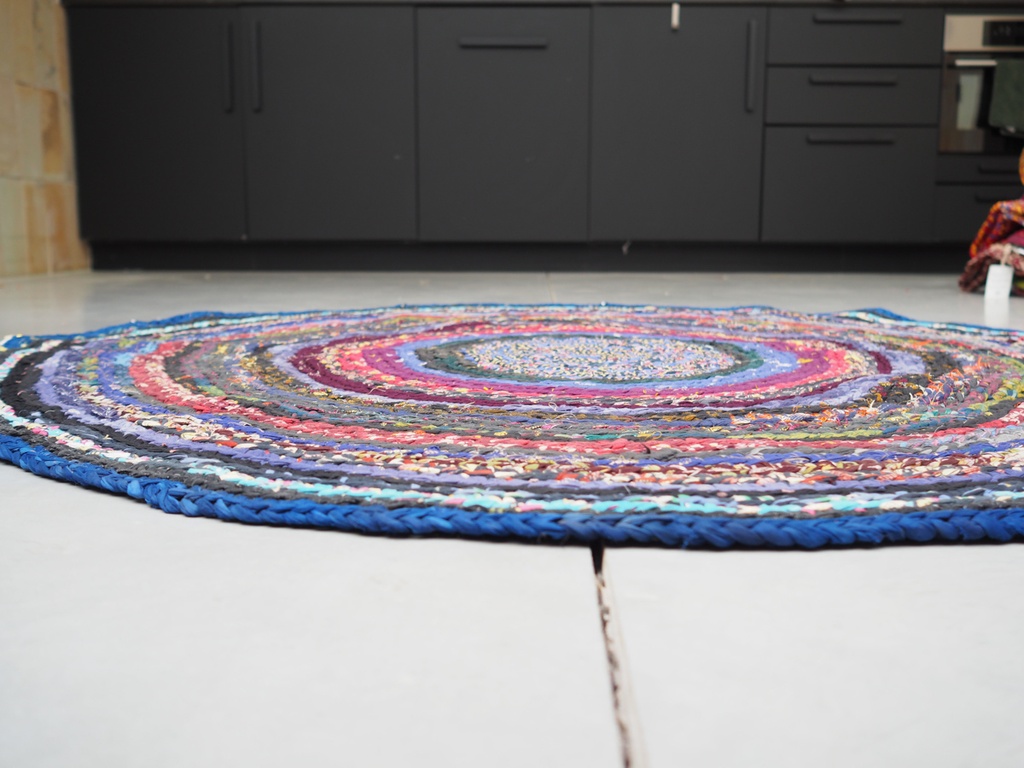Rug Tropical Peacock Round Cool Blue Small 
 Ø 150 cm